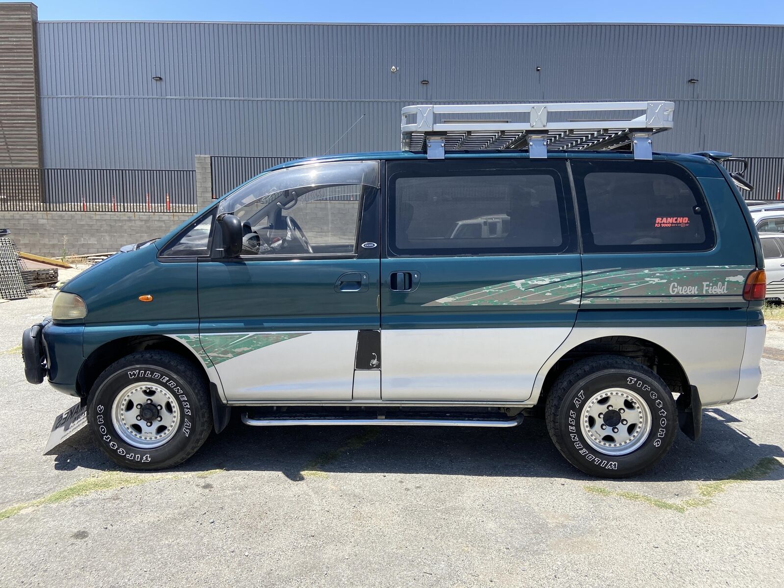 Mitsubishi-Delica-1995-Van-9