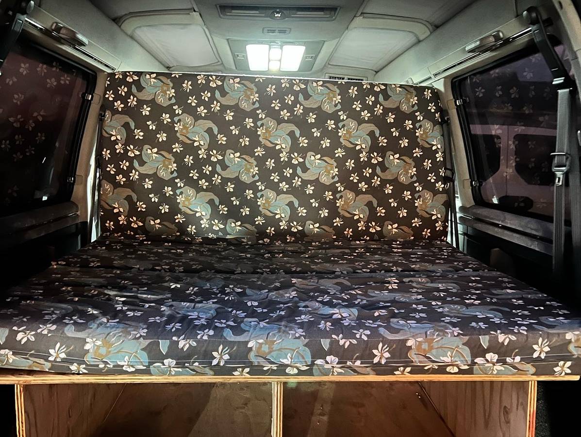 Mitsubishi-Delica-l300-diesel-1992-blue-12