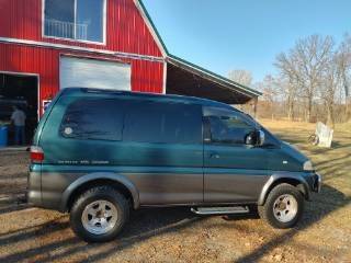 Mitsubishi-Delica-l400-1994-12