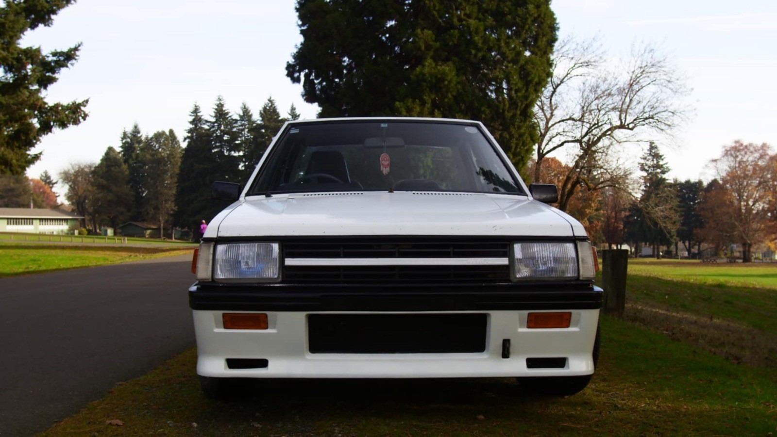 Mitsubishi-Lancer-1986-Sedan-1