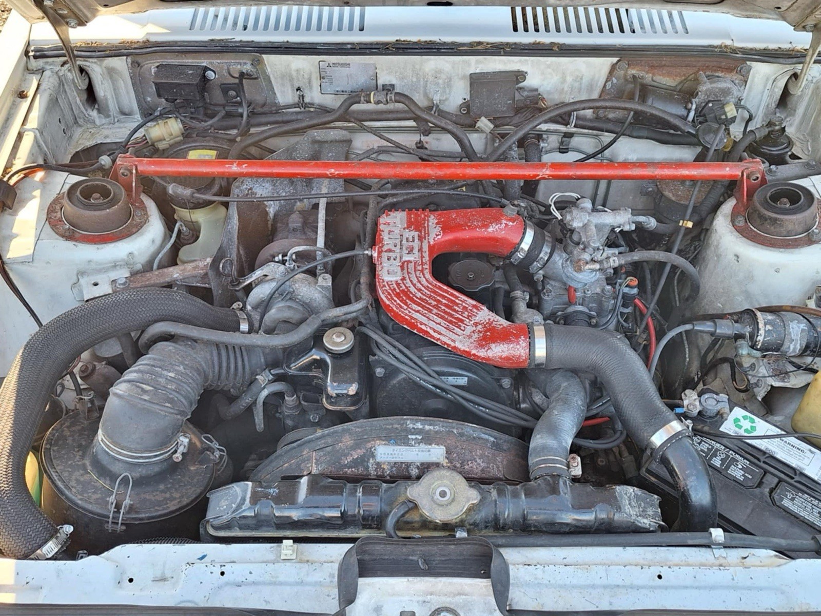 Mitsubishi-Lancer-1986-Sedan-5
