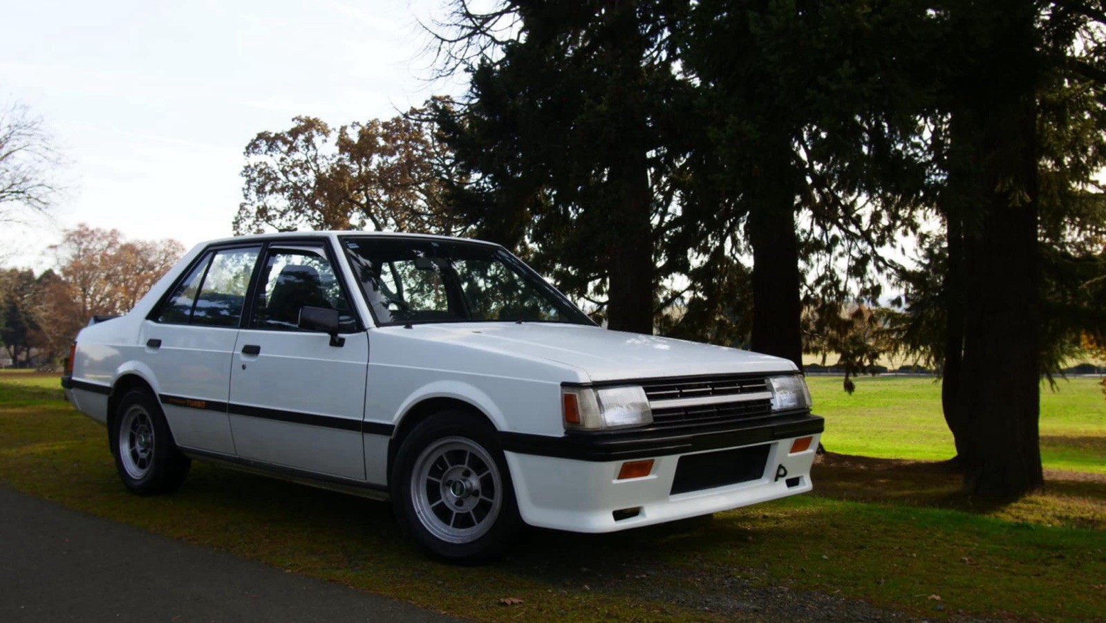 Mitsubishi-Lancer-1986-Sedan-7