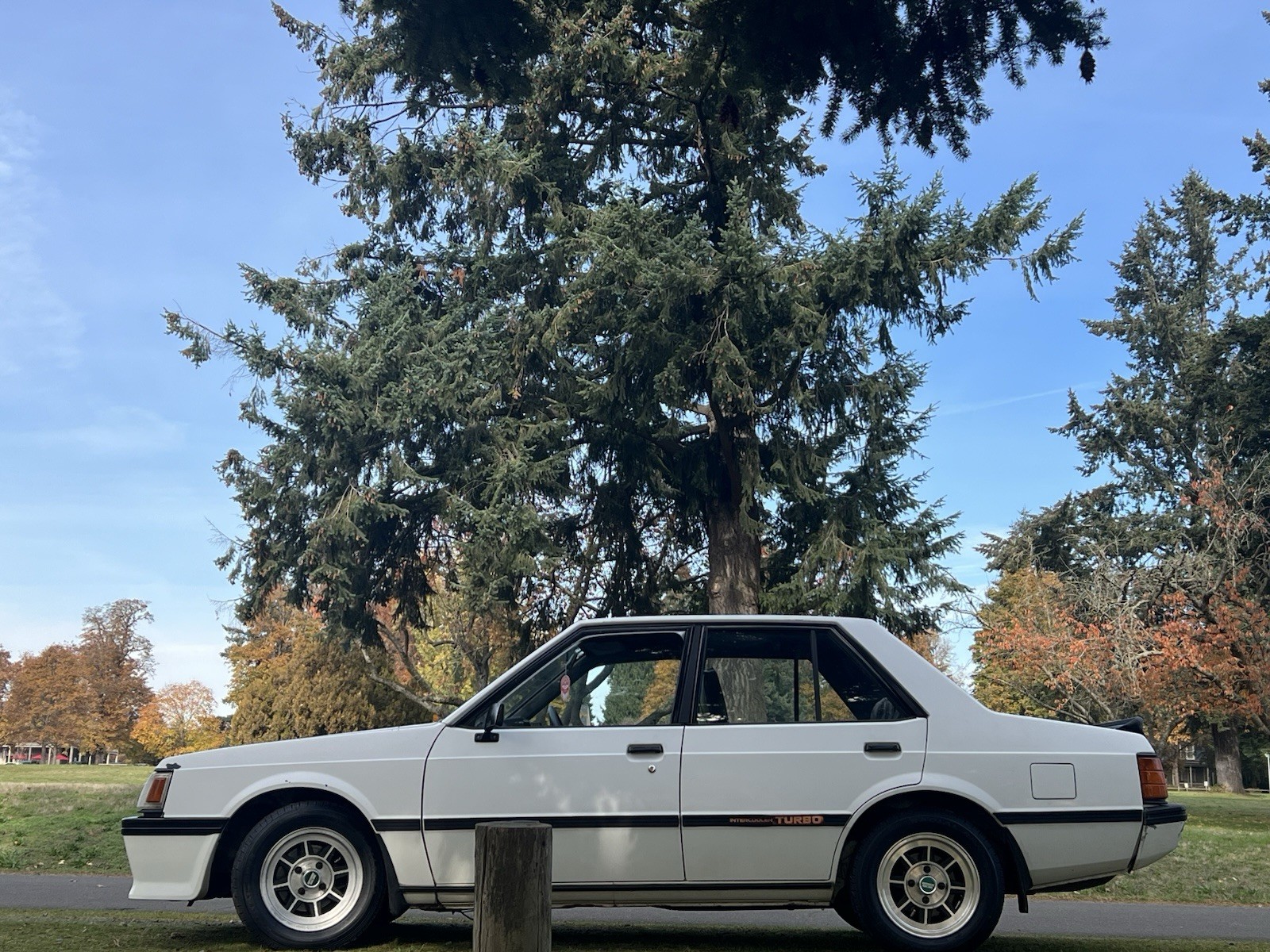 Mitsubishi-Lancer-1986-Sedan-8