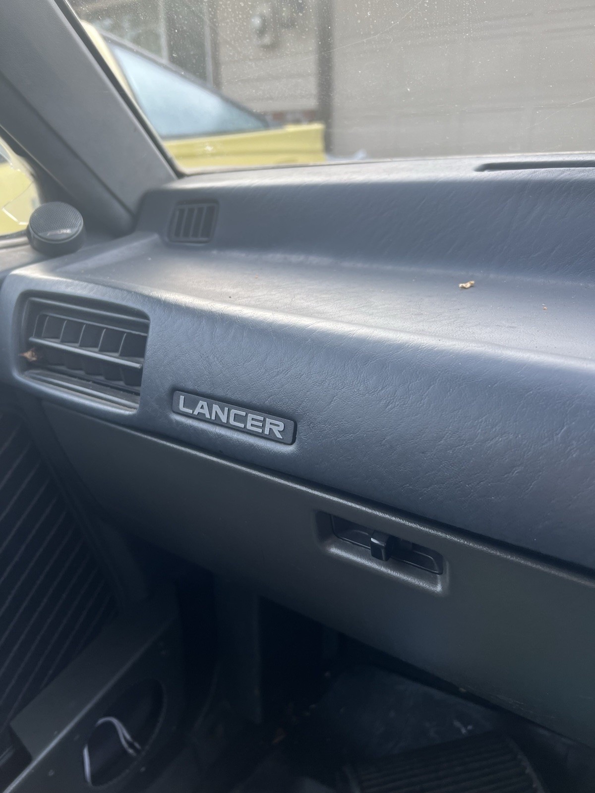 Mitsubishi-Lancer-1986-Sedan-9