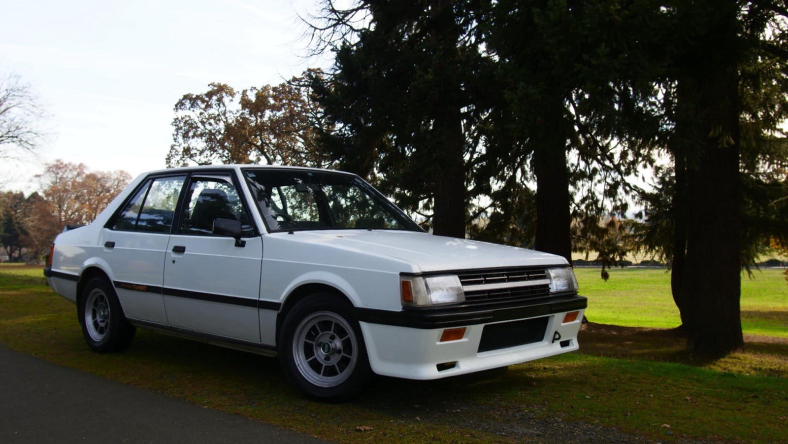 Mitsubishi-Lancer-1986-Sedan