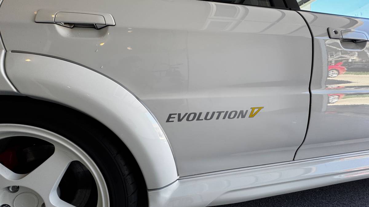 Mitsubishi-Lancer-evolution-v-1991-white-13