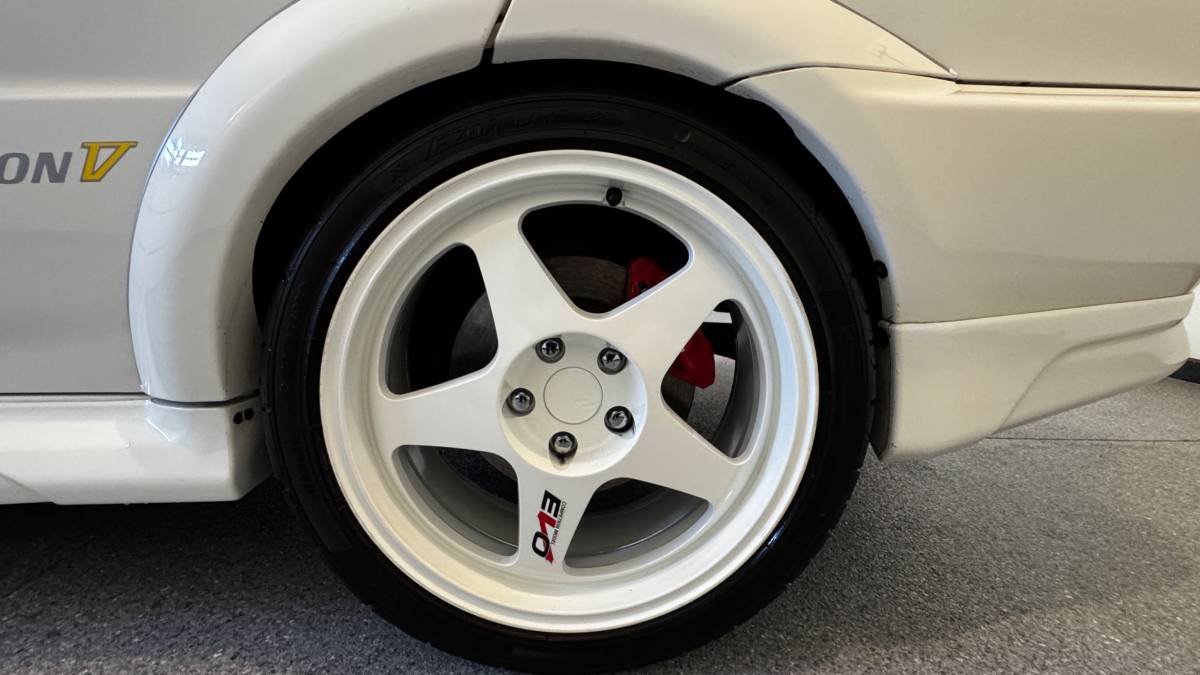 Mitsubishi-Lancer-evolution-v-1991-white-14
