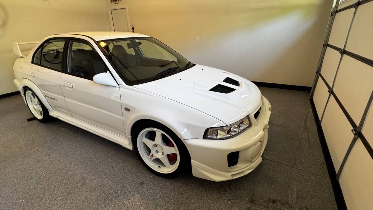 Mitsubishi-Lancer-evolution-v-1991-white-2