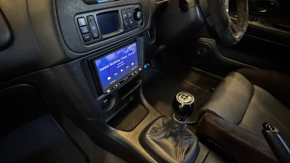 Mitsubishi-Lancer-evolution-v-1991-white-9