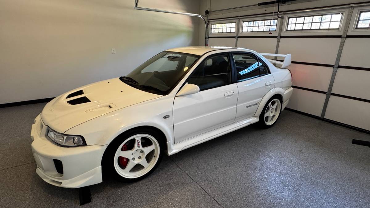 Mitsubishi-Lancer-evolution-v-1991-white