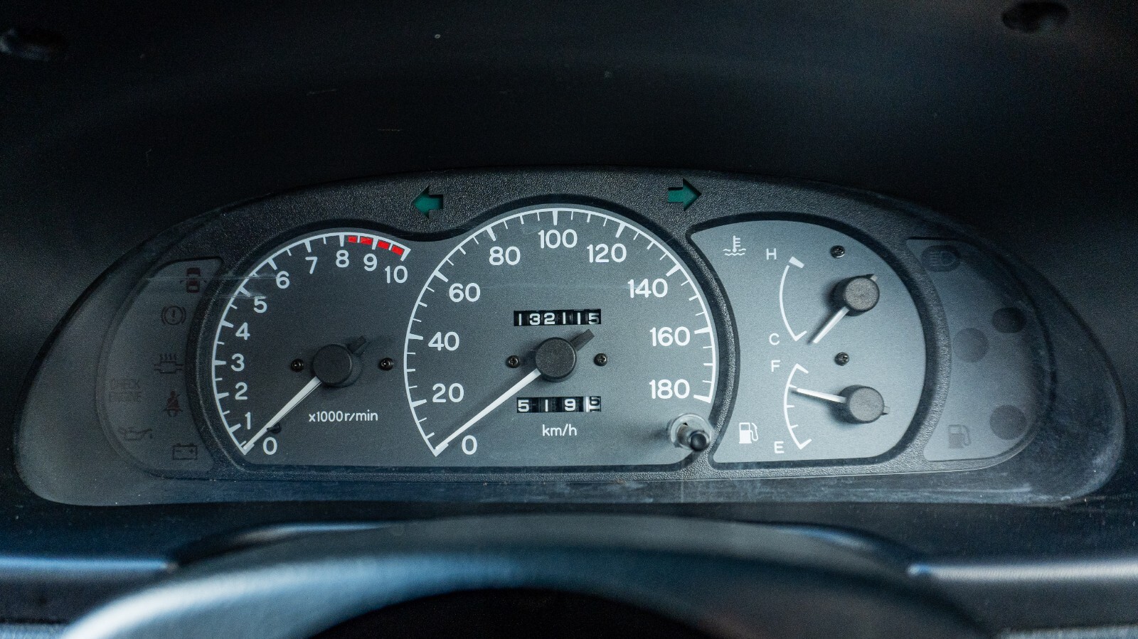 Mitsubishi-Mirage-1995-Hatchback-30