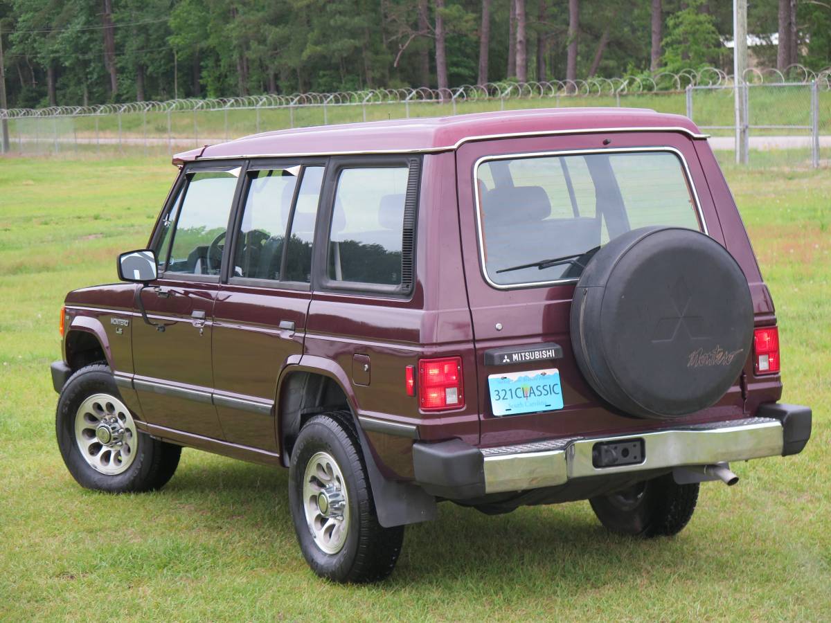 Mitsubishi-Montero-1991-red-1