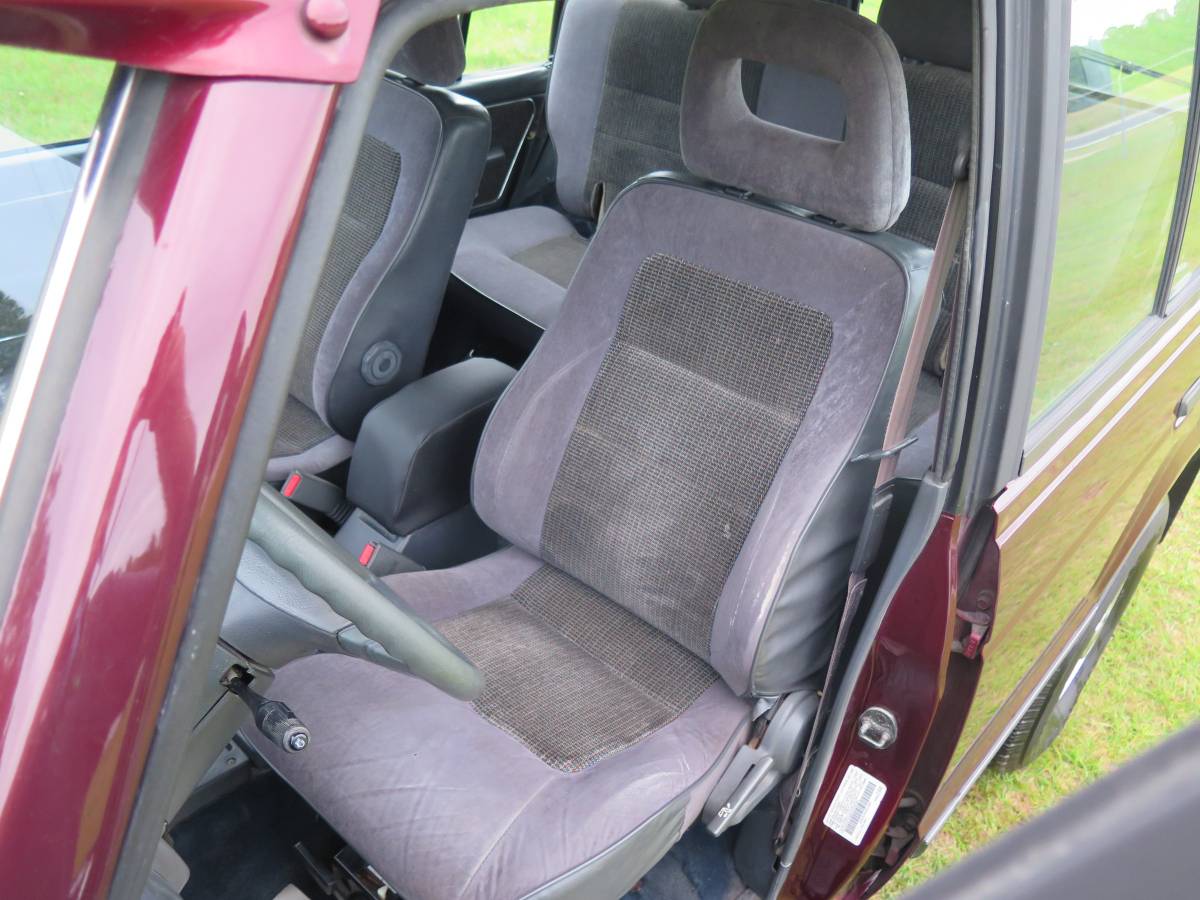 Mitsubishi-Montero-1991-red-10