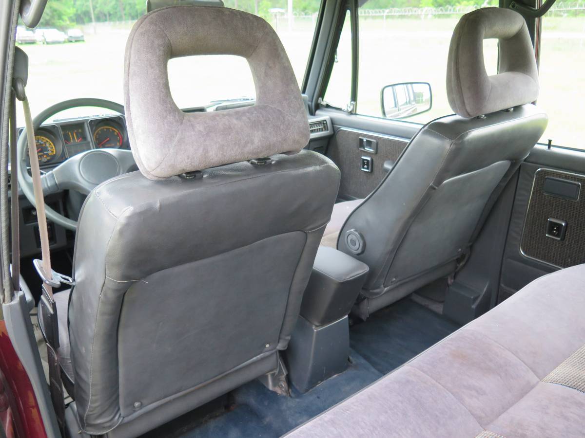 Mitsubishi-Montero-1991-red-11