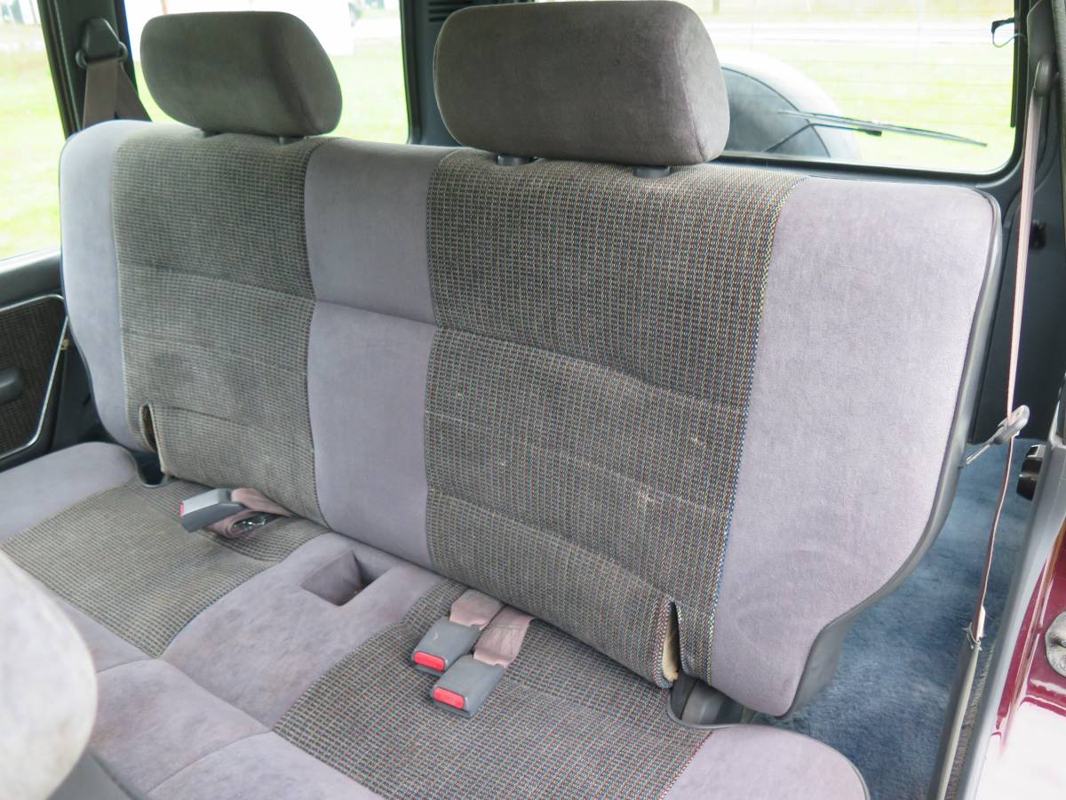 Mitsubishi-Montero-1991-red-13