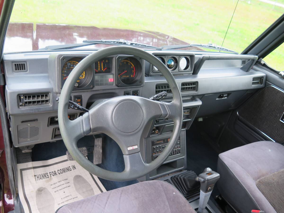 Mitsubishi-Montero-1991-red-16