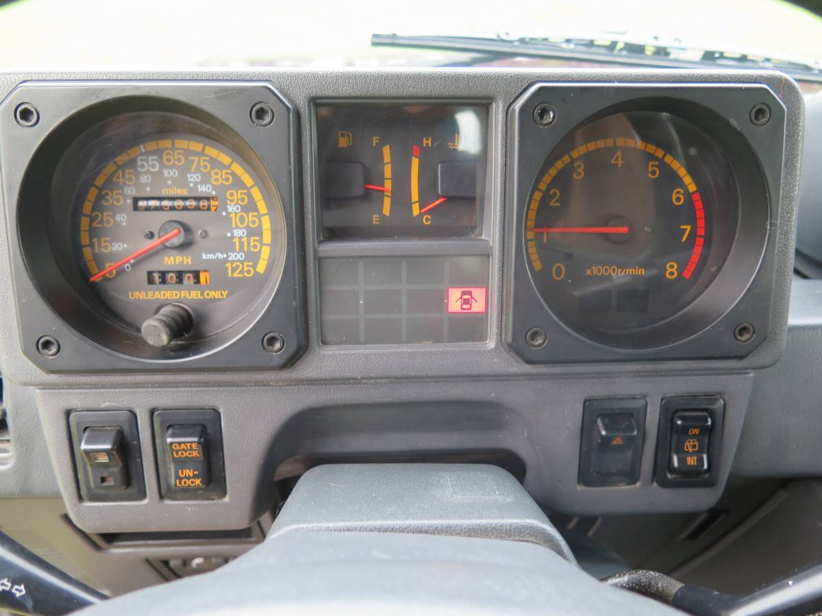 Mitsubishi-Montero-1991-red-17