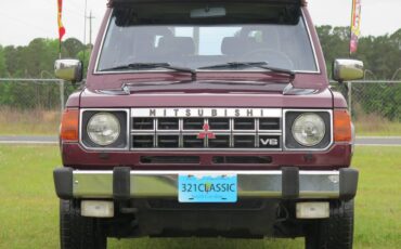 Mitsubishi-Montero-1991-red-2