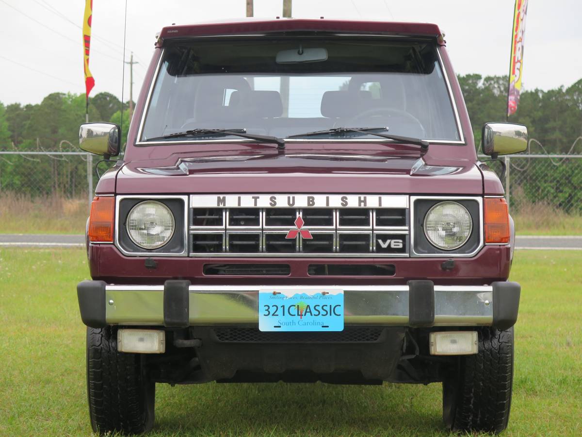 Mitsubishi-Montero-1991-red-2