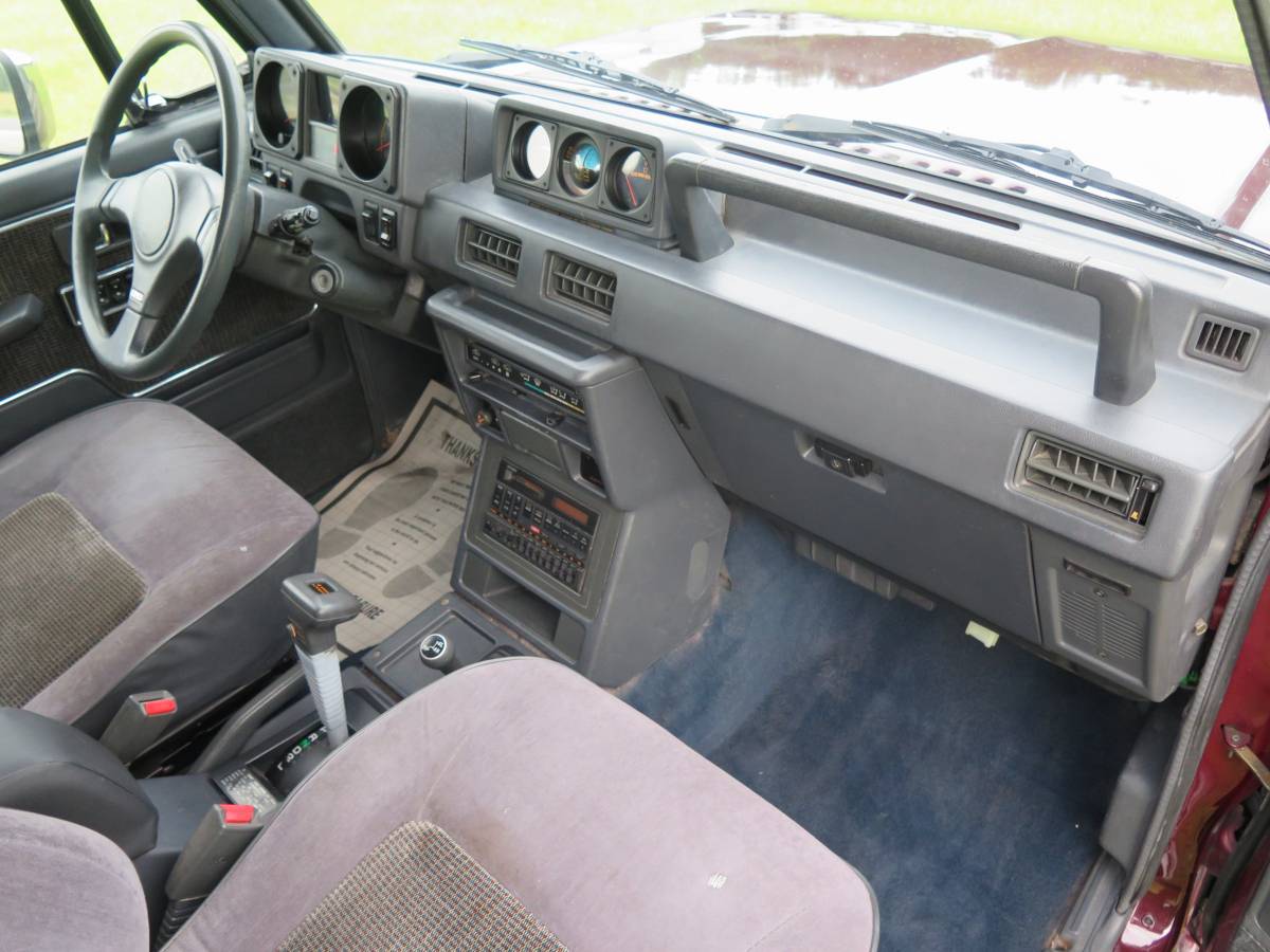 Mitsubishi-Montero-1991-red-21