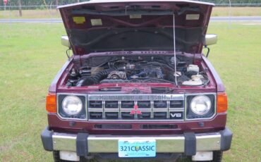 Mitsubishi-Montero-1991-red-22