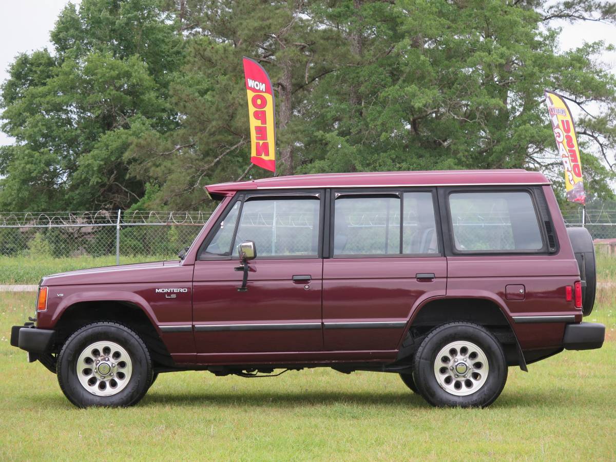 Mitsubishi-Montero-1991-red-4