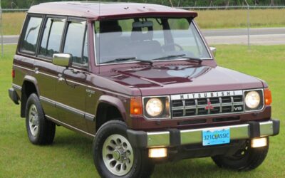 Mitsubishi Montero  1991 red