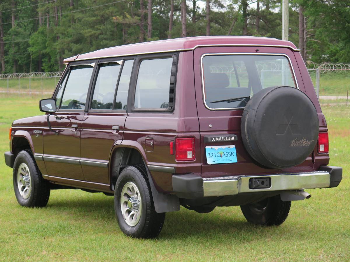 Mitsubishi-Montero-1991-red-5