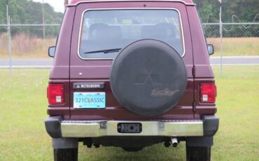 Mitsubishi-Montero-1991-red-6