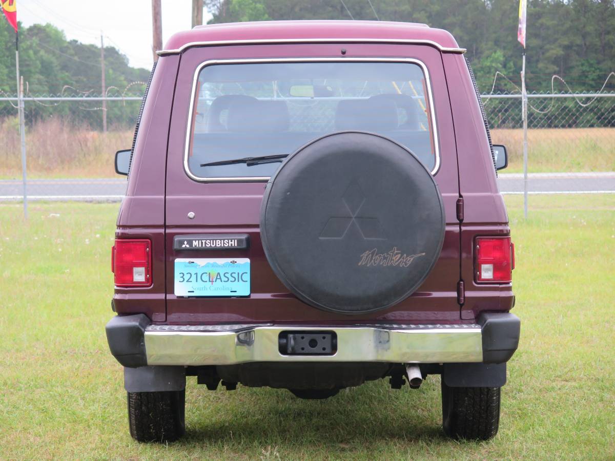 Mitsubishi-Montero-1991-red-6