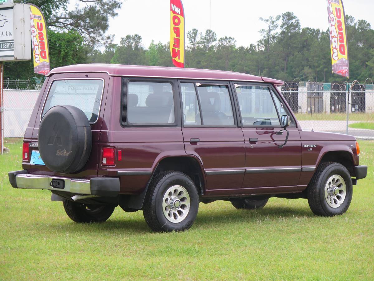 Mitsubishi-Montero-1991-red-7
