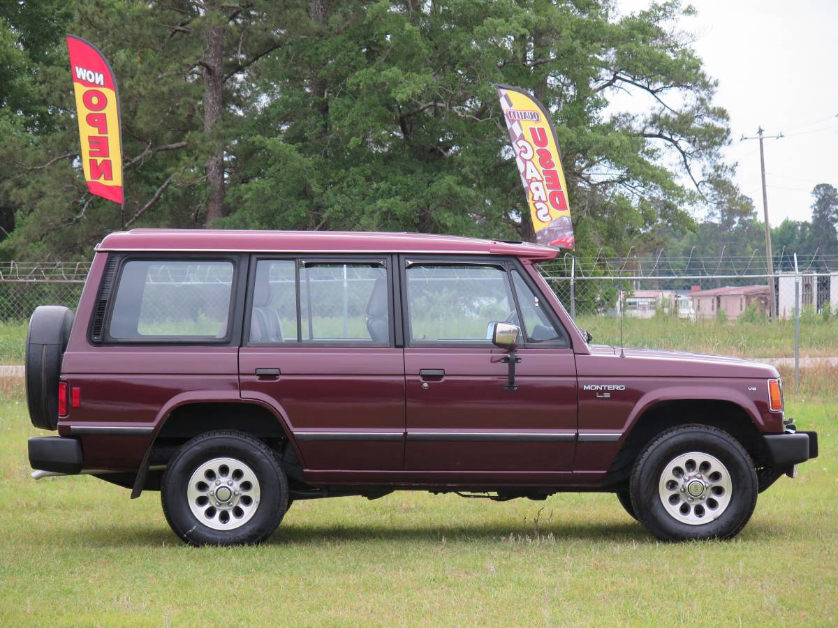 Mitsubishi-Montero-1991-red-8