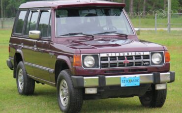Mitsubishi-Montero-1991-red-9