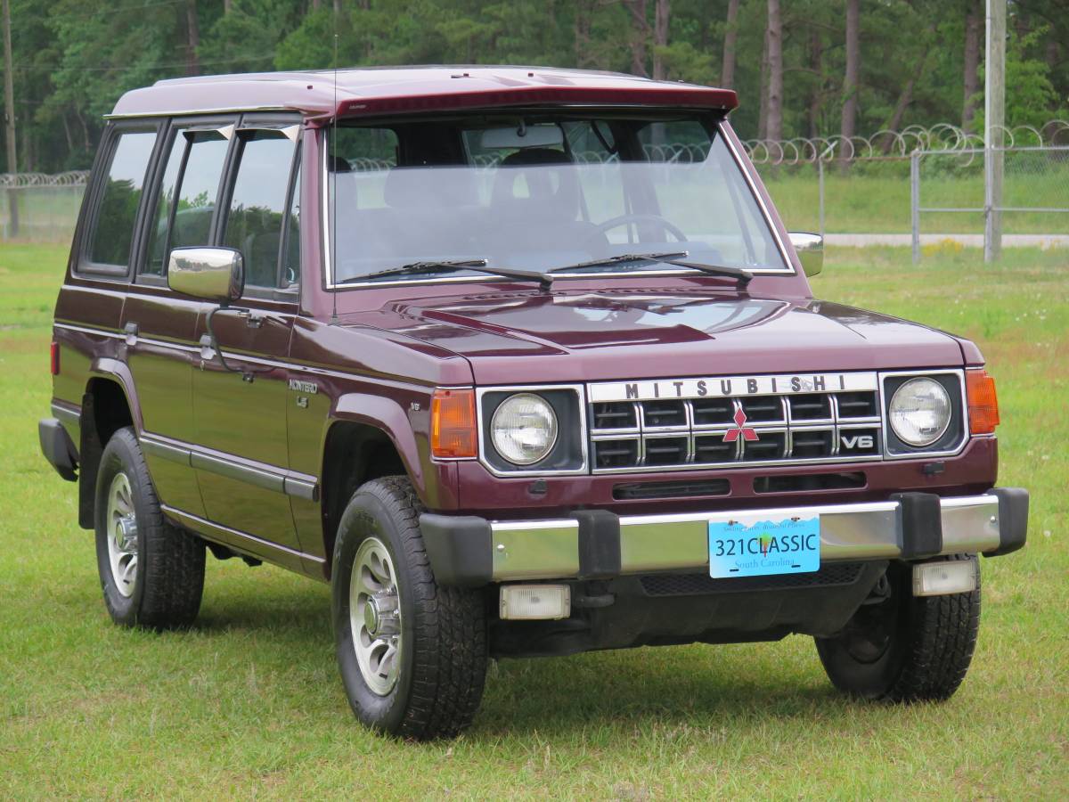 Mitsubishi-Montero-1991-red-9