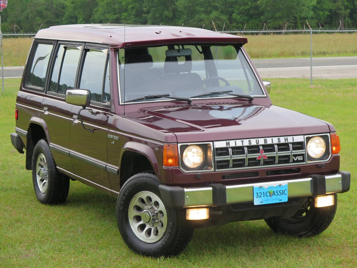 Mitsubishi-Montero-1991-red