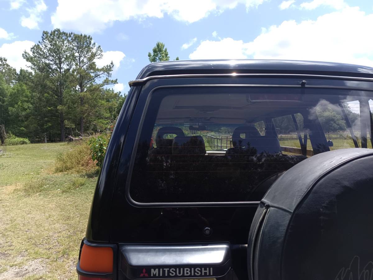 Mitsubishi-Montero-1994-custom-11