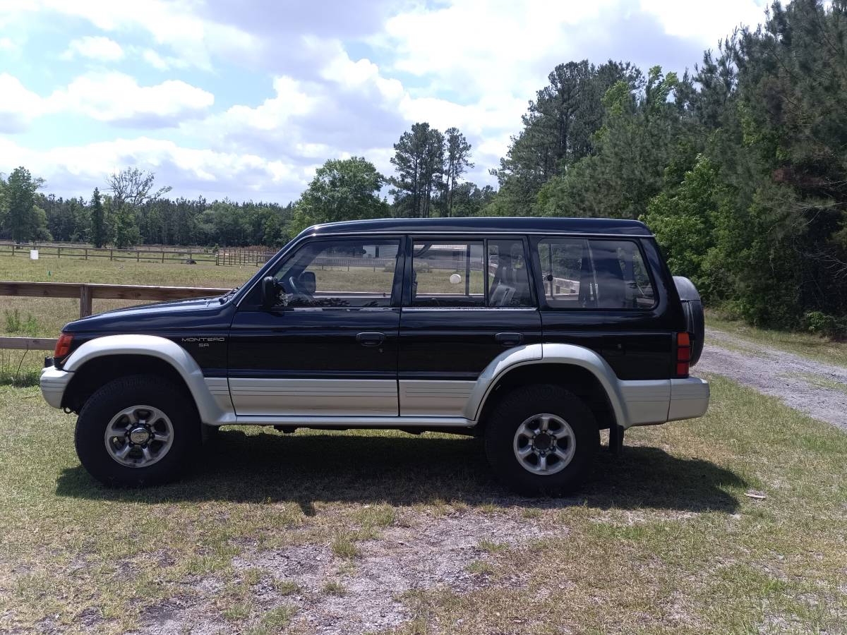 Mitsubishi-Montero-1994-custom-12