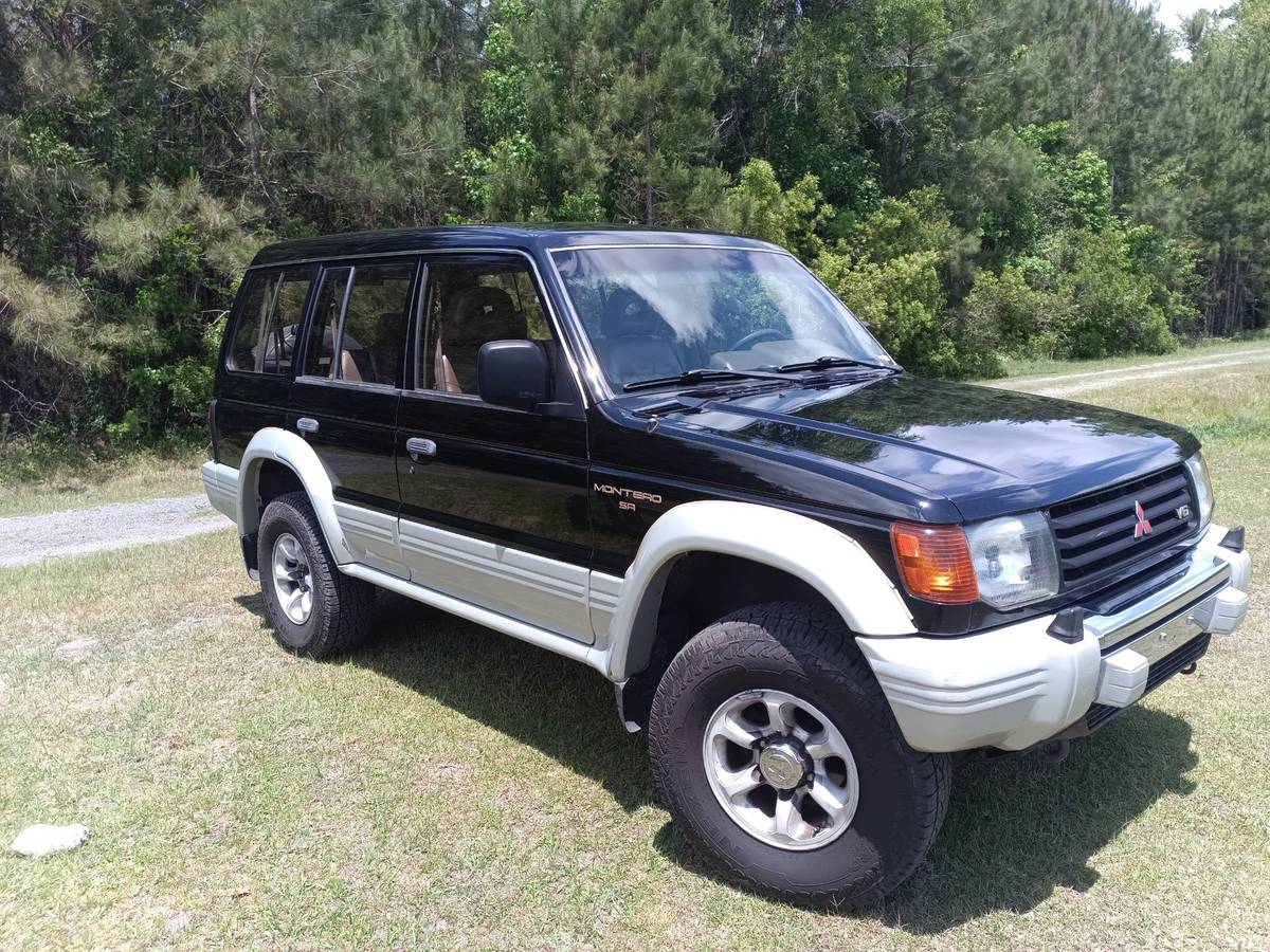 Mitsubishi-Montero-1994-custom