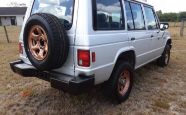 Mitsubishi-Montero-4x4-1990-silver-1
