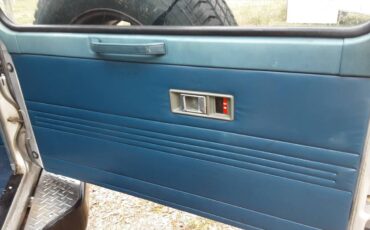 Mitsubishi-Montero-4x4-1990-silver-10