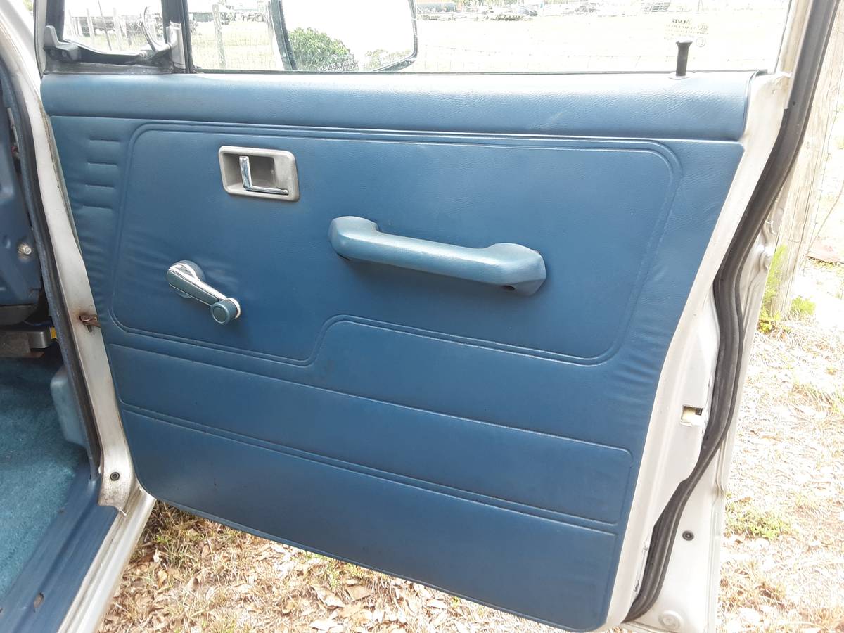 Mitsubishi-Montero-4x4-1990-silver-11