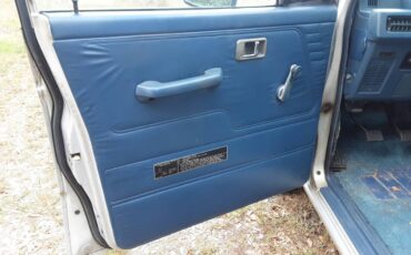 Mitsubishi-Montero-4x4-1990-silver-12