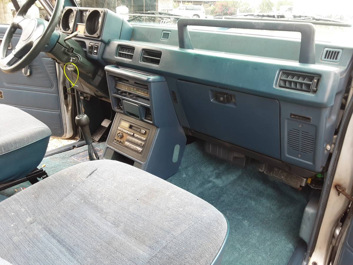 Mitsubishi-Montero-4x4-1990-silver-13