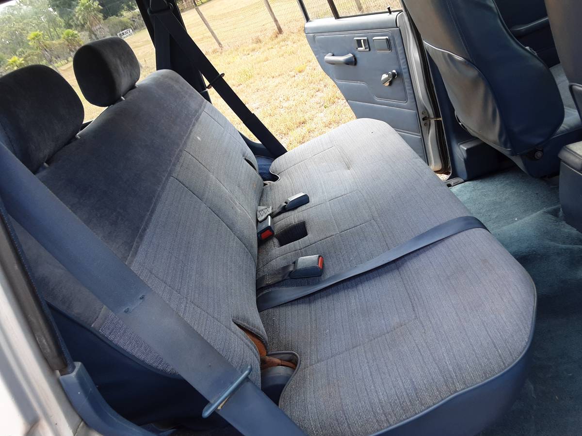 Mitsubishi-Montero-4x4-1990-silver-14
