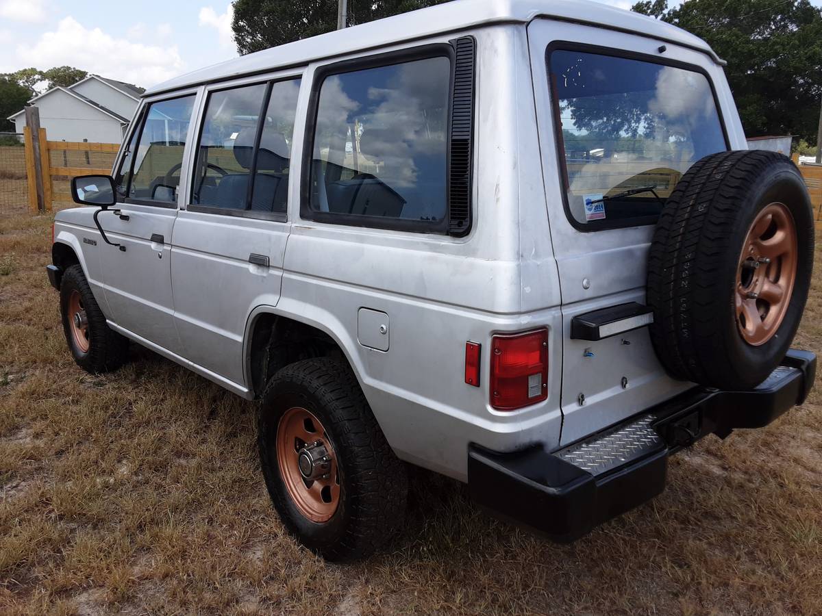 Mitsubishi-Montero-4x4-1990-silver-17