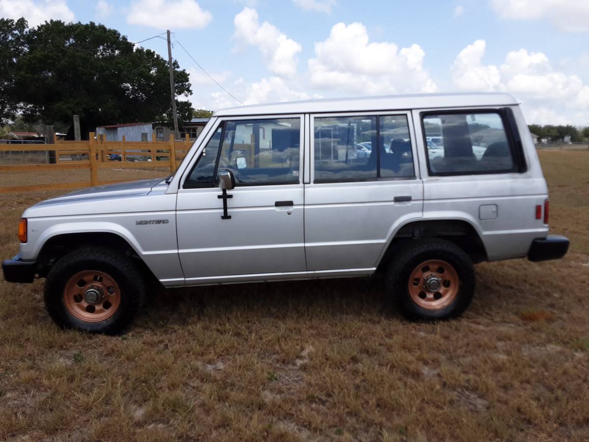 Mitsubishi-Montero-4x4-1990-silver-2