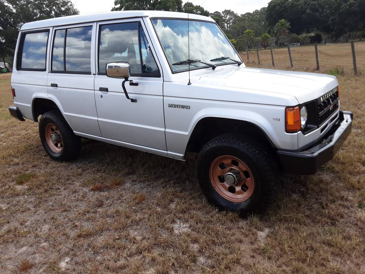 Mitsubishi-Montero-4x4-1990-silver-3