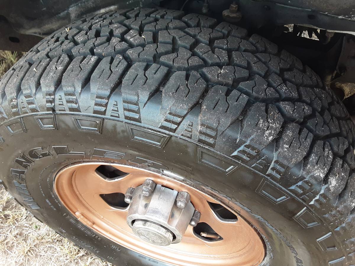 Mitsubishi-Montero-4x4-1990-silver-4