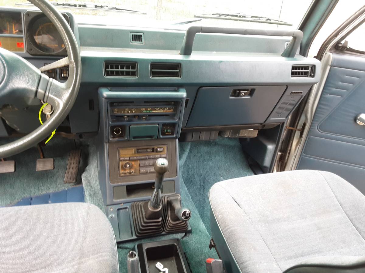 Mitsubishi-Montero-4x4-1990-silver-6