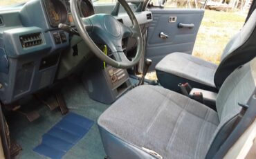 Mitsubishi-Montero-4x4-1990-silver-7